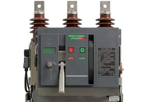 Medium-Voltage Vacuum Circuit Breaker (12 KV to 46 kV)
